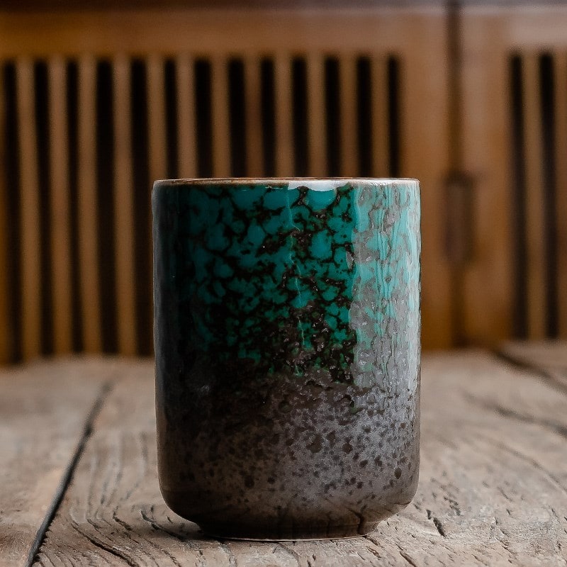 Elegant Handleless Ceramic Tea Cup with Unique Crackle Finish