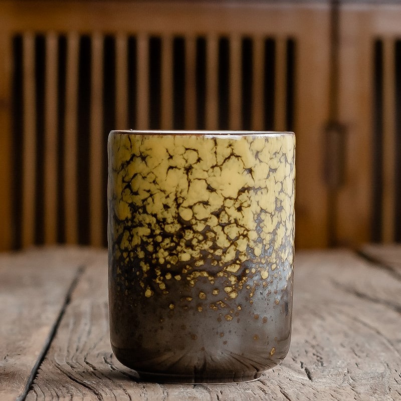 Elegant Handleless Ceramic Tea Cup with Unique Crackle Finish