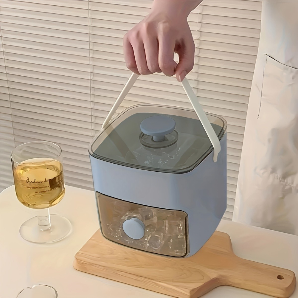 Ice Cube Tray Featuring Integrated Storage Compartment