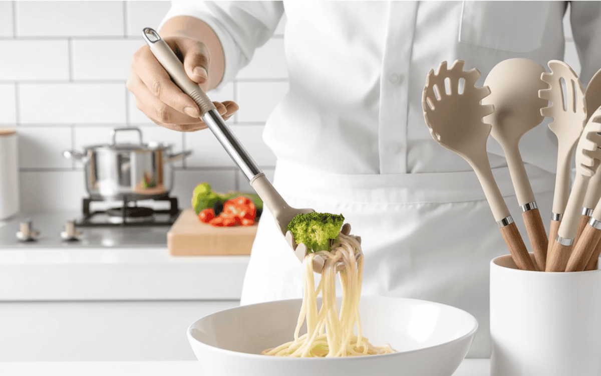 Culinary Craftsmanship – Elegant Utensil Collection with Silicone Tips