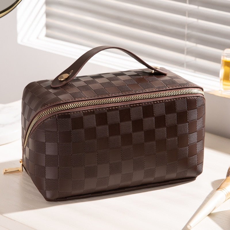 Checkerboard Embossed PU Leather Makeup Bag – Multiple Compartments, Water-Resistant for Travel and Daily Use