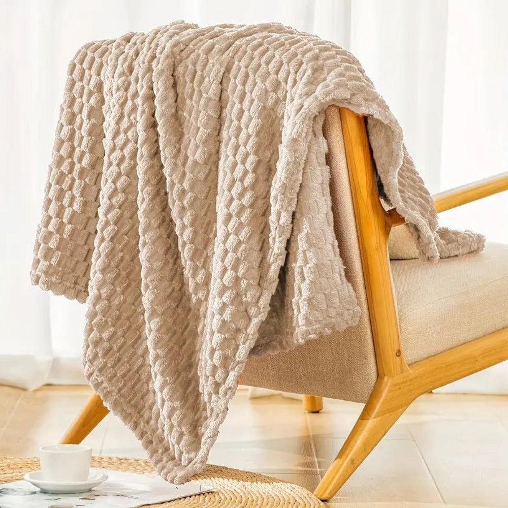 Checkered Patterned Throw Blanket – Soft and Cozy for All Seasons