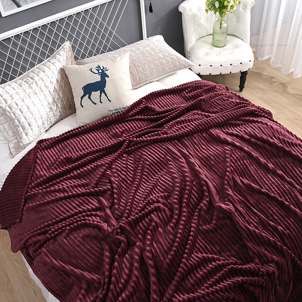 Cozy Fleece Blanket | Elegant Cover for Year-Round Comfort