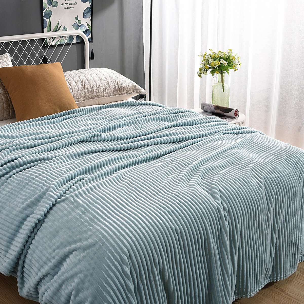 Cozy Fleece Blanket | Elegant Cover for Year-Round Comfort