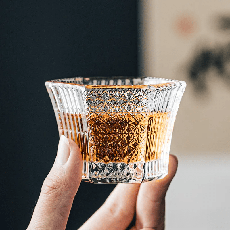 Geometric Crystal Glass – Elegant Design for Fine Beverages