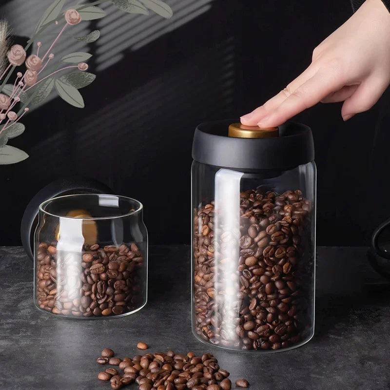 Elegant Vacuum-Sealed Glass Storage Pitcher