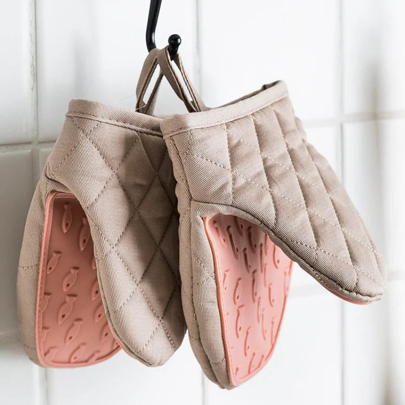 Silicone Oven Mitt in Fish Design – Versatile Kitchen Tool