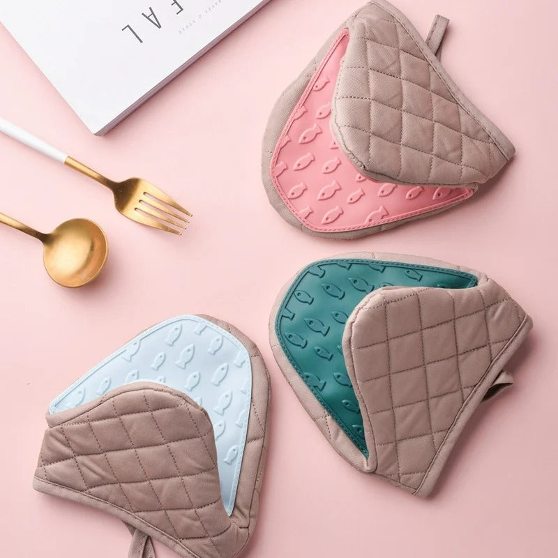 Silicone Oven Mitt in Fish Design – Versatile Kitchen Tool