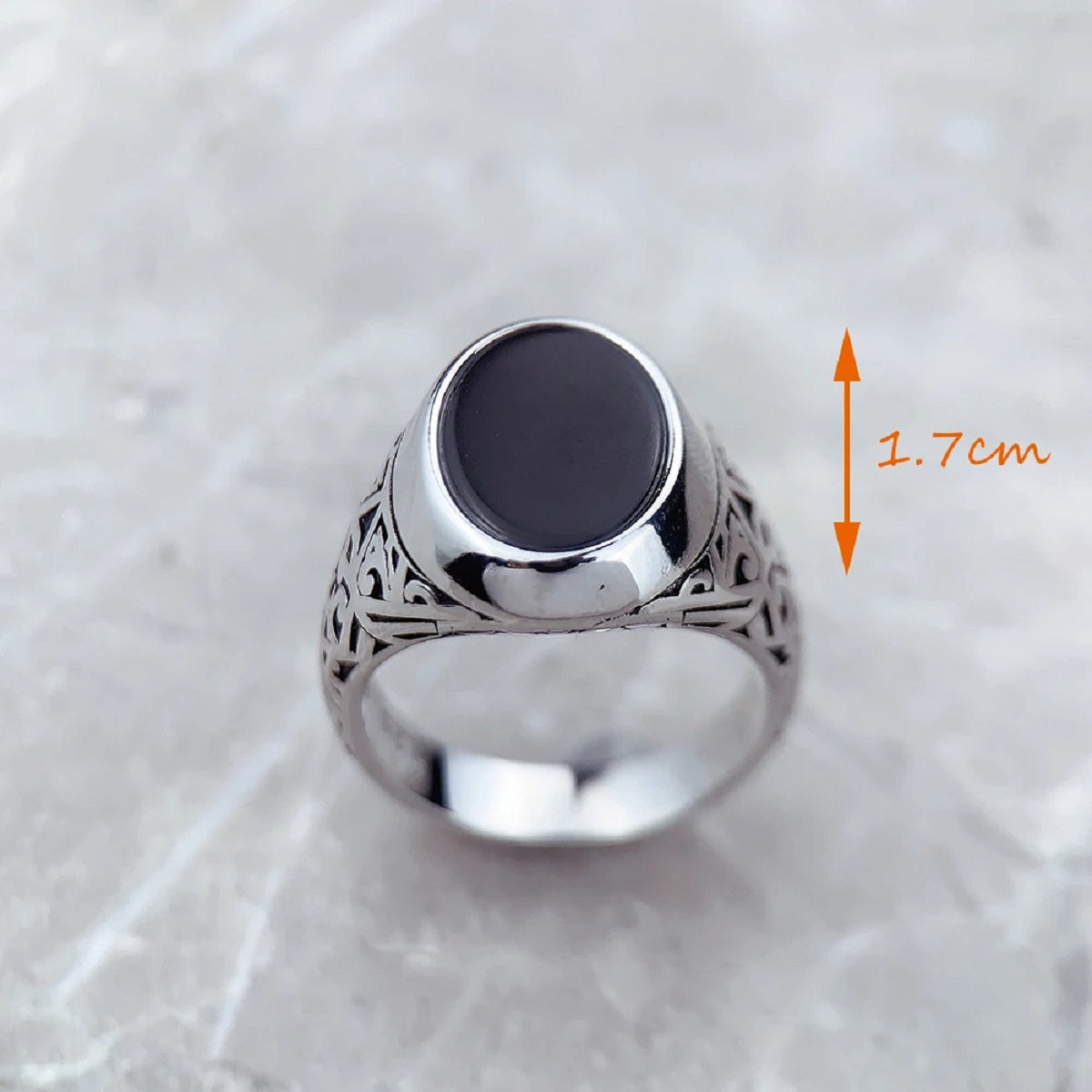 Black Oval Signet Ring in Vintage 925 Sterling Silver