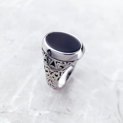Black Oval Signet Ring in Vintage 925 Sterling Silver
