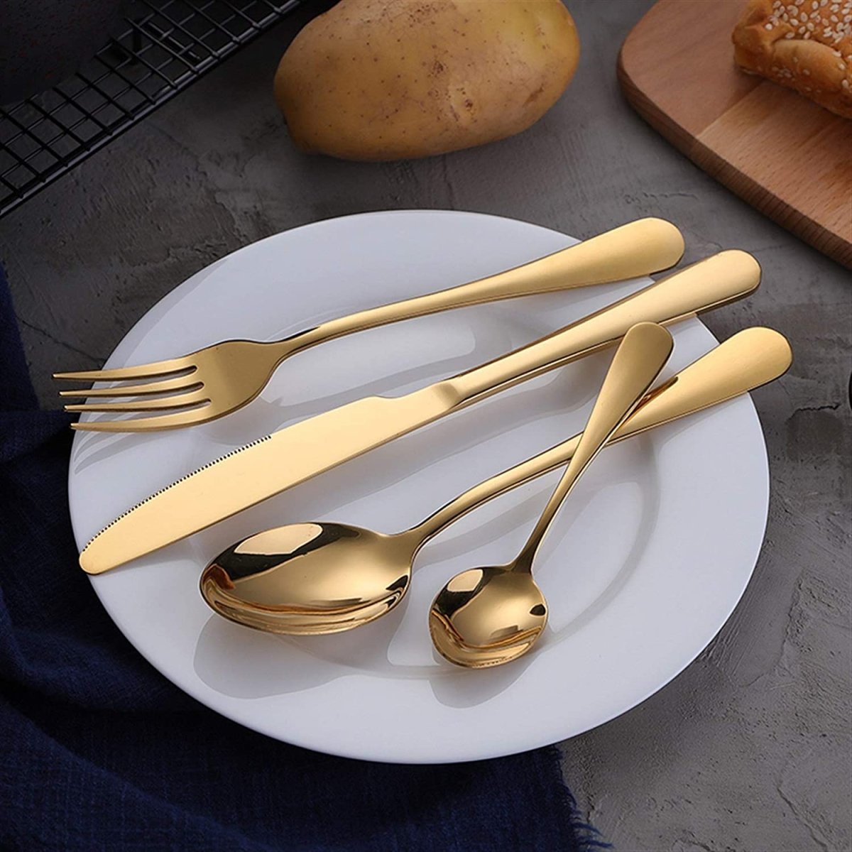 Stainless Steel Cutlery Set in Gold – Elegant Teardrop Style