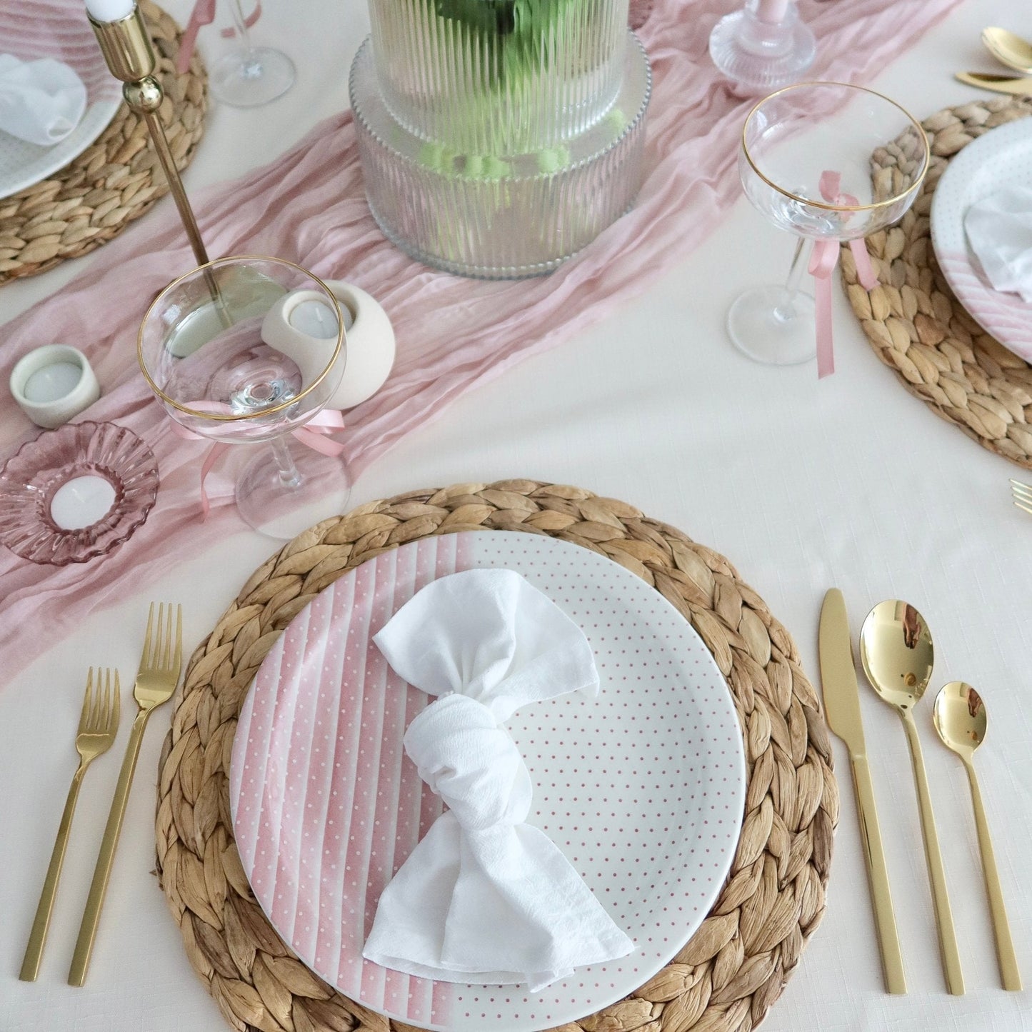 30-Piece Stainless Steel Tableware Set in Modern Gold Design
