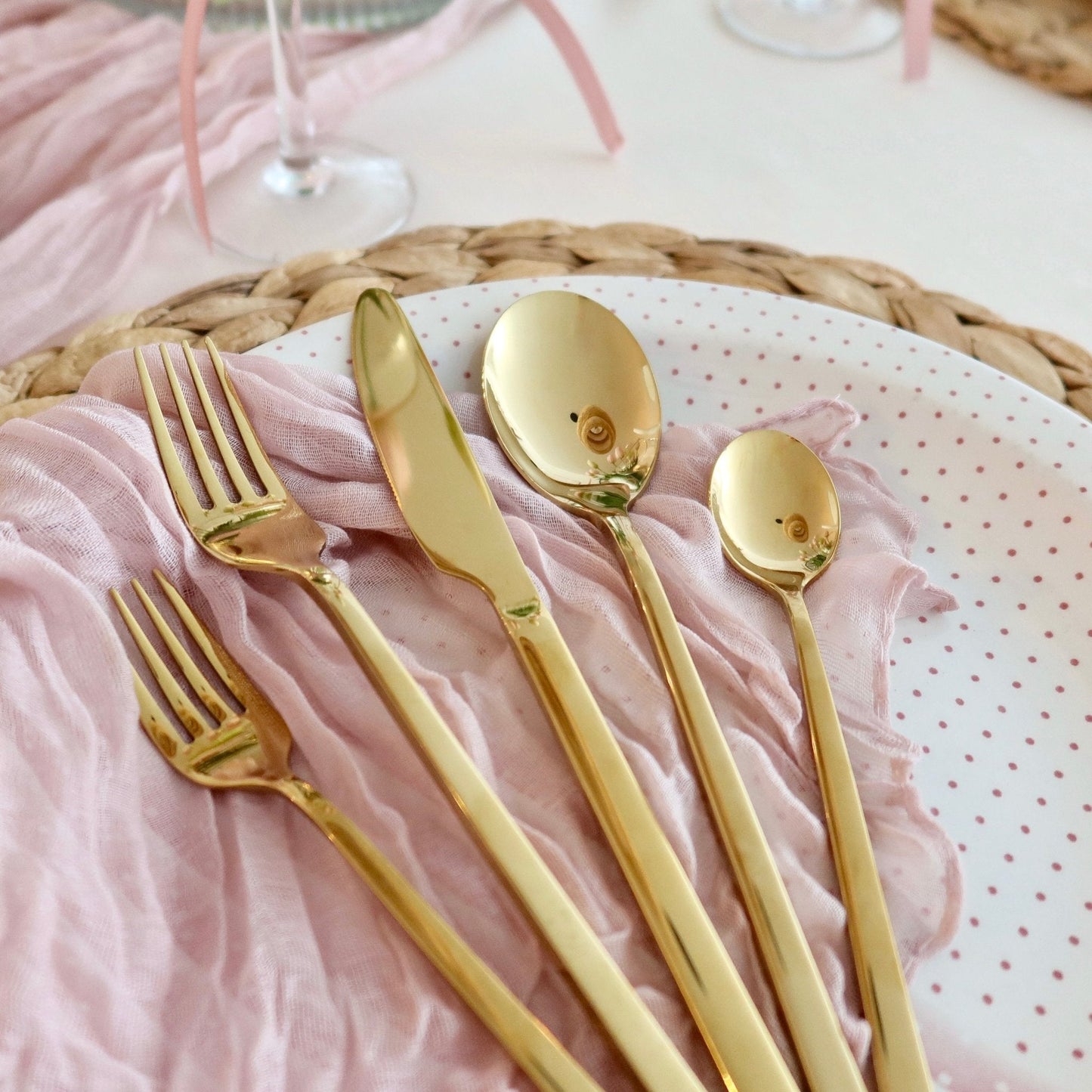 30-Piece Stainless Steel Tableware Set in Modern Gold Design