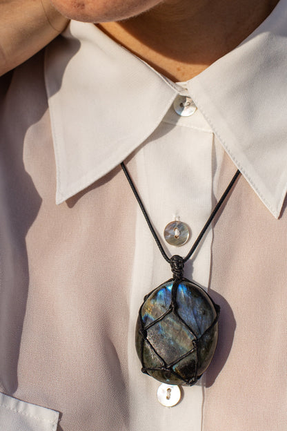 Labradorite Necklace – Mystical and Energizing Jewelry for Personal Strength