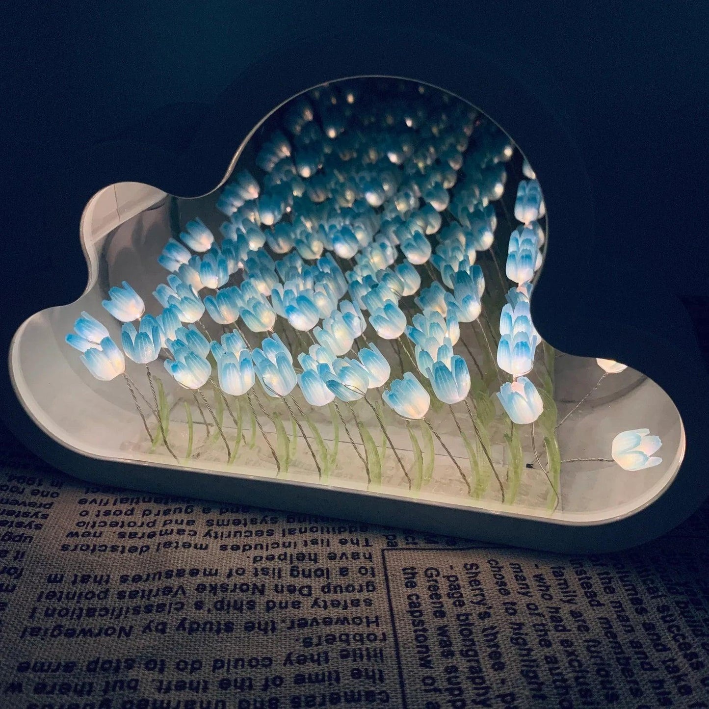 Tulip Cloud LED Mirror – Decorative Design with Enchanting Illumination