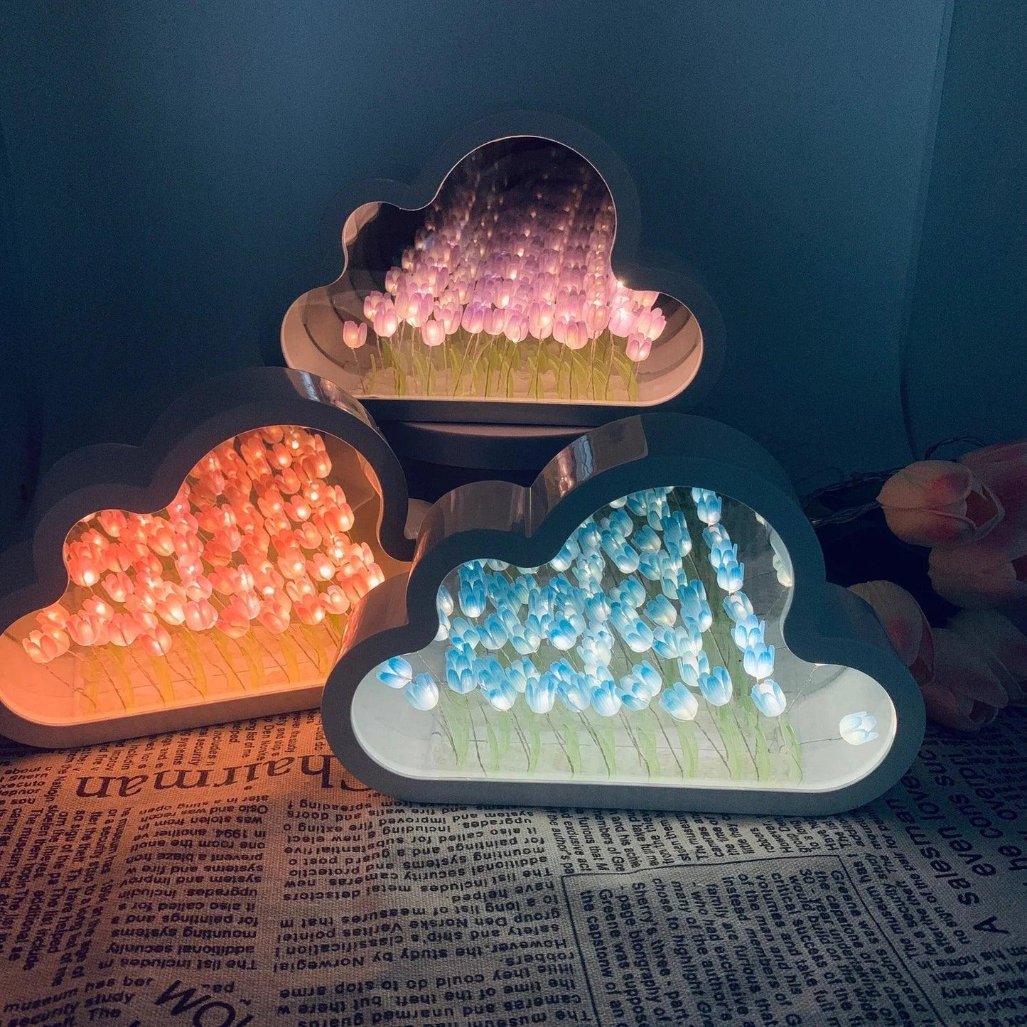 Tulip Cloud LED Mirror – Decorative Design with Enchanting Illumination