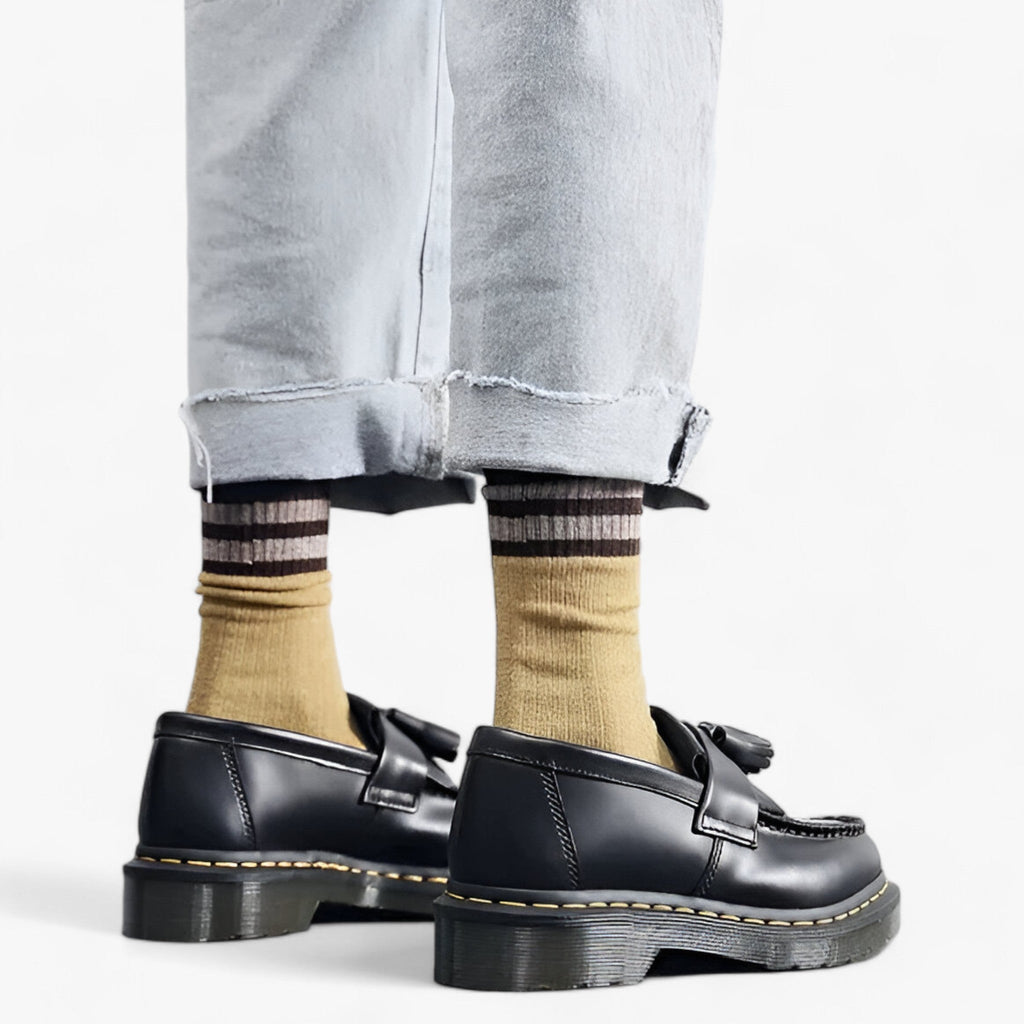Elegant Loafers with Tassels and Round Toe in Classic Polished Design