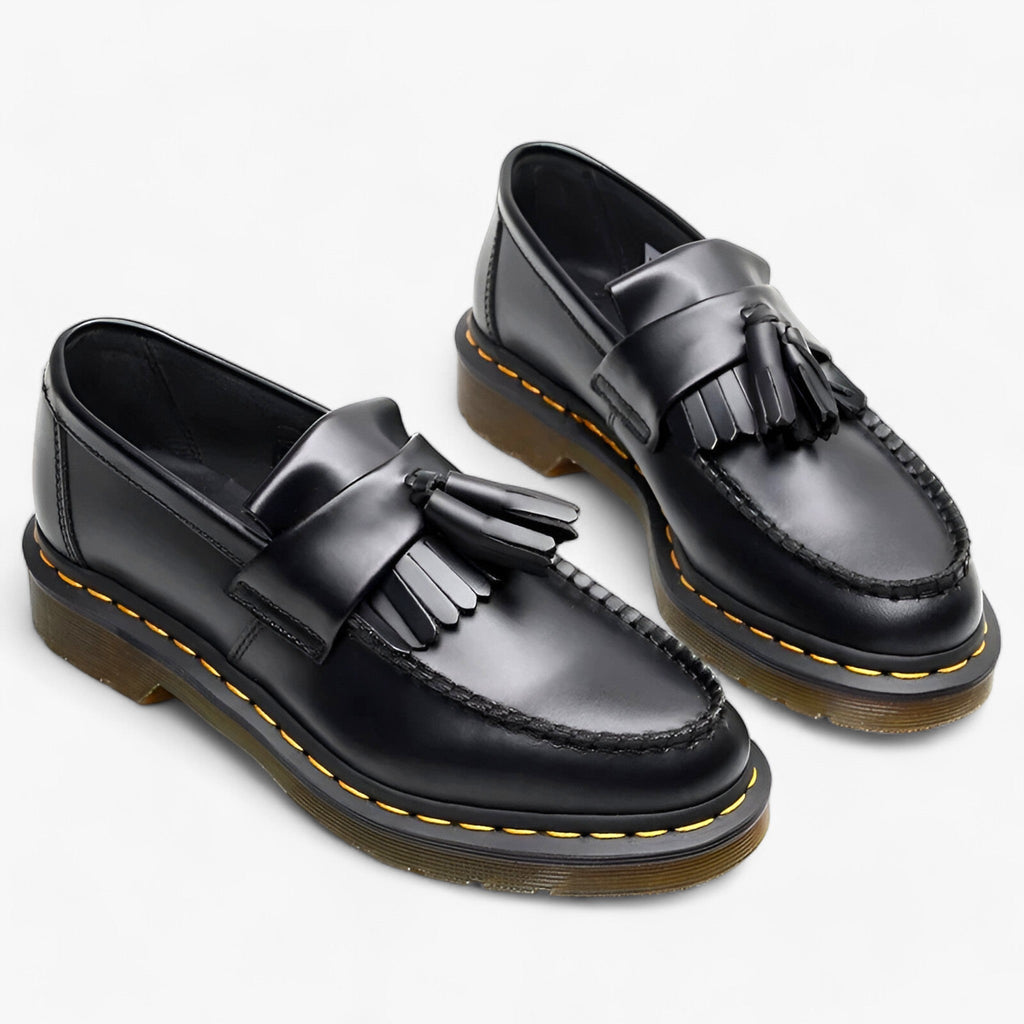 Elegant Loafers with Tassels and Round Toe in Classic Polished Design