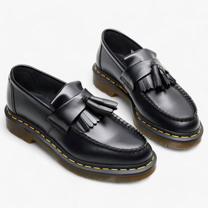 Elegant Loafers with Tassels and Round Toe in Classic Polished Design