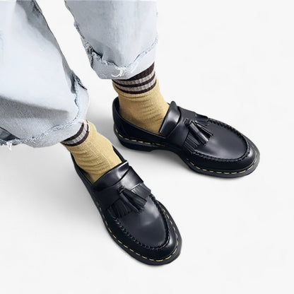 Elegant Loafers with Tassels and Round Toe in Classic Polished Design