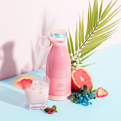 Compact Smoothie Maker with High-Efficiency Blades and USB Charging