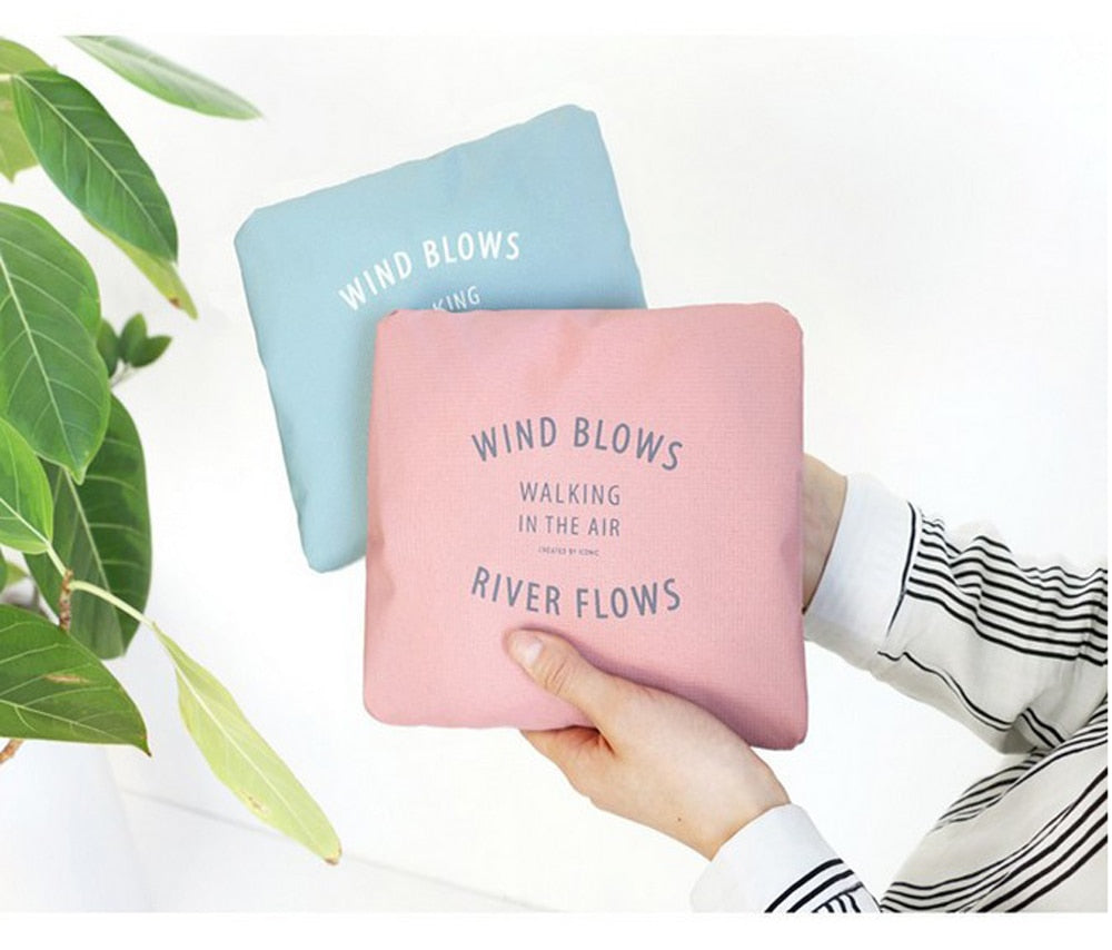 Lightweight Water-Resistant Foldable Travel Bag for Easy Packing
