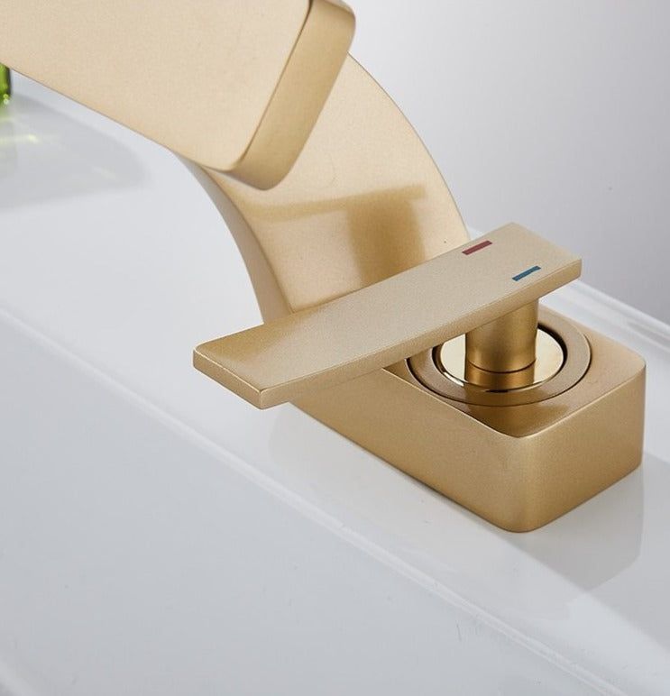 Contemporary Kitchen Tap with Stylish Design