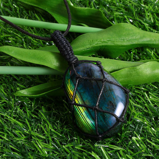 Labradorite Necklace – Mystical and Energizing Jewelry for Personal Strength