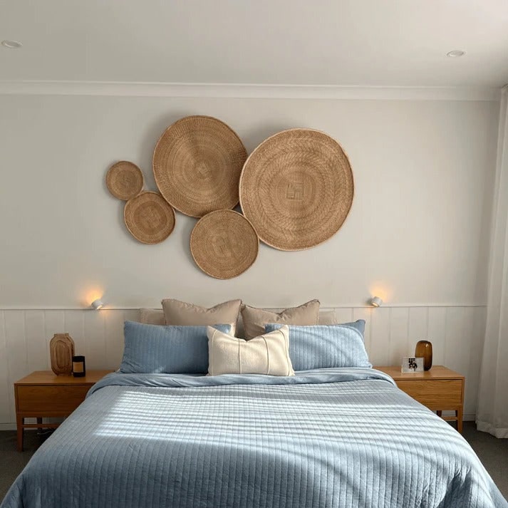 Versatile Rechargeable Wall Light with Remote & Magnetic Hook