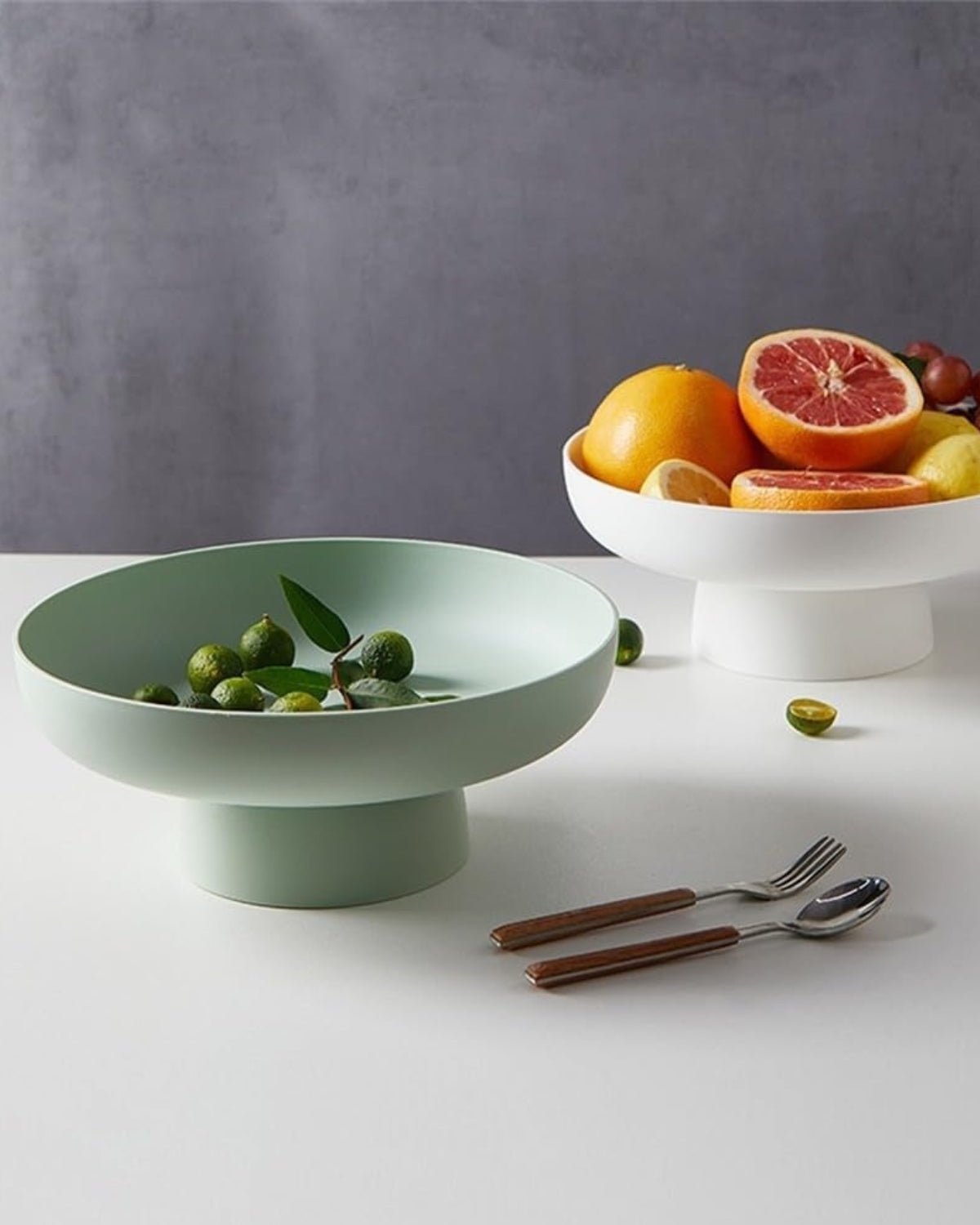 Vintage-Inspired Serving Bowl – Elegant Design for Stylish Dining