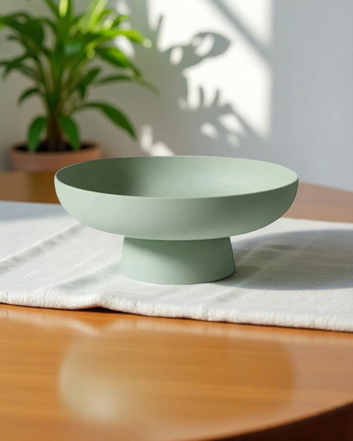 Vintage-Inspired Serving Bowl – Elegant Design for Stylish Dining