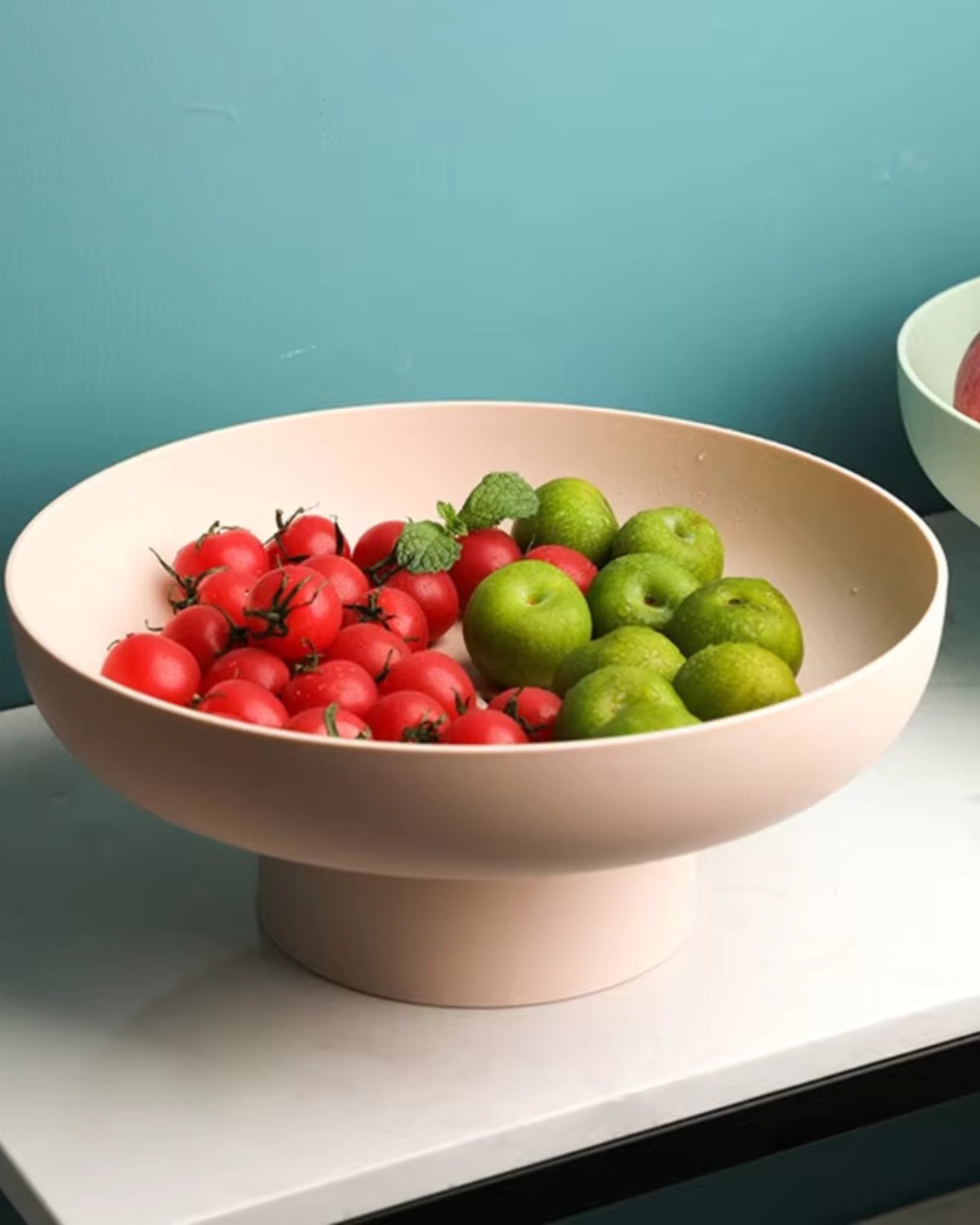 Vintage-Inspired Serving Bowl – Elegant Design for Stylish Dining