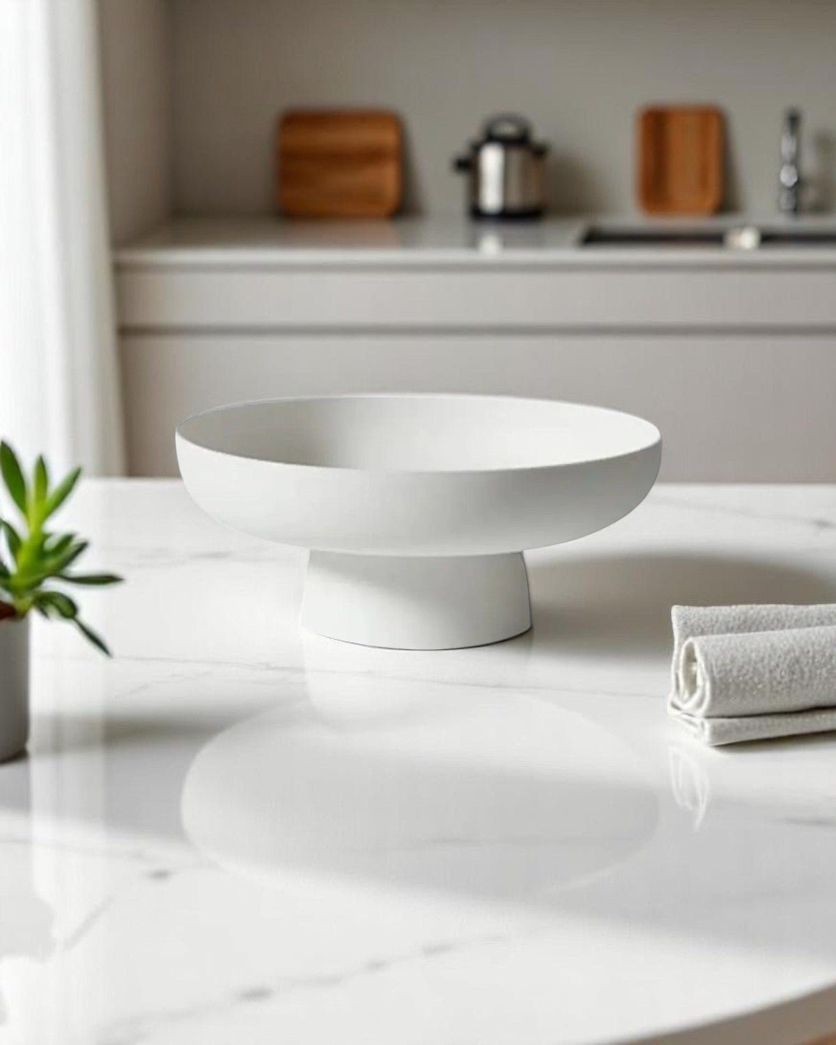 Vintage-Inspired Serving Bowl – Elegant Design for Stylish Dining
