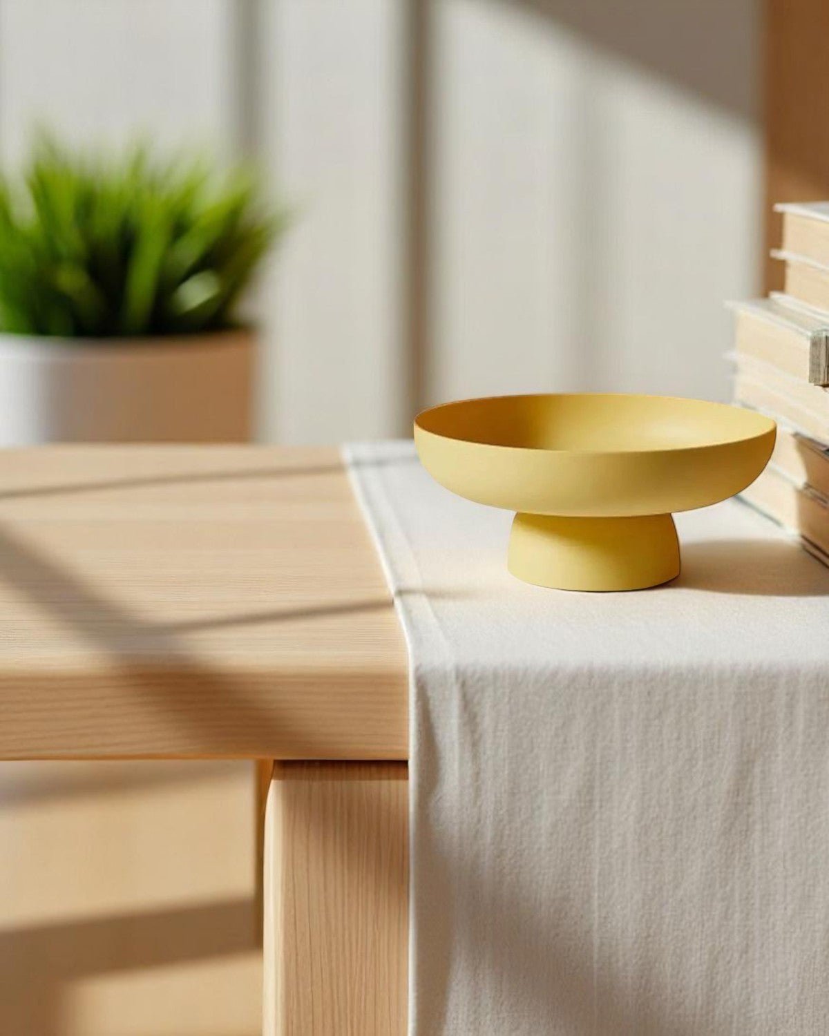 Vintage-Inspired Serving Bowl – Elegant Design for Stylish Dining