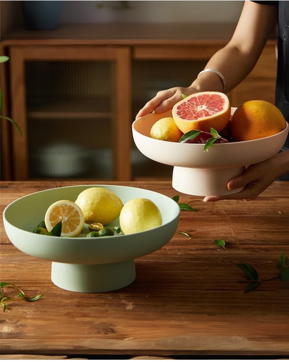 Vintage-Inspired Serving Bowl – Elegant Design for Stylish Dining
