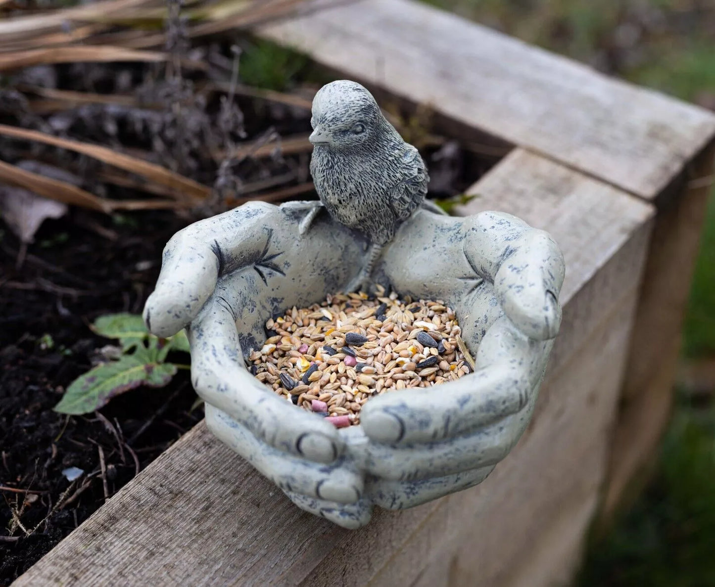 Handcrafted Resin Bird Feed – Symbolic Design for Bird Haven
