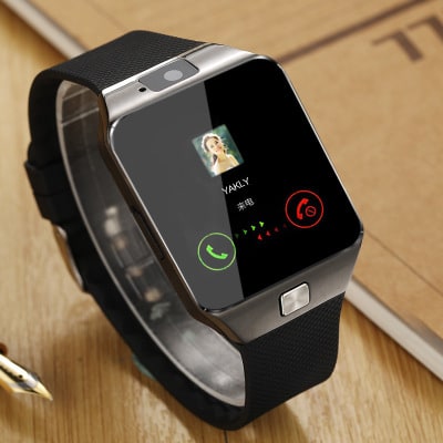 Versatile Touchscreen Smartwatch with Integrated Camera