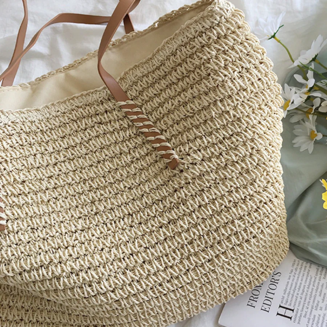 Woven Chic Handbag with Shoulder Strap for Everyday Use