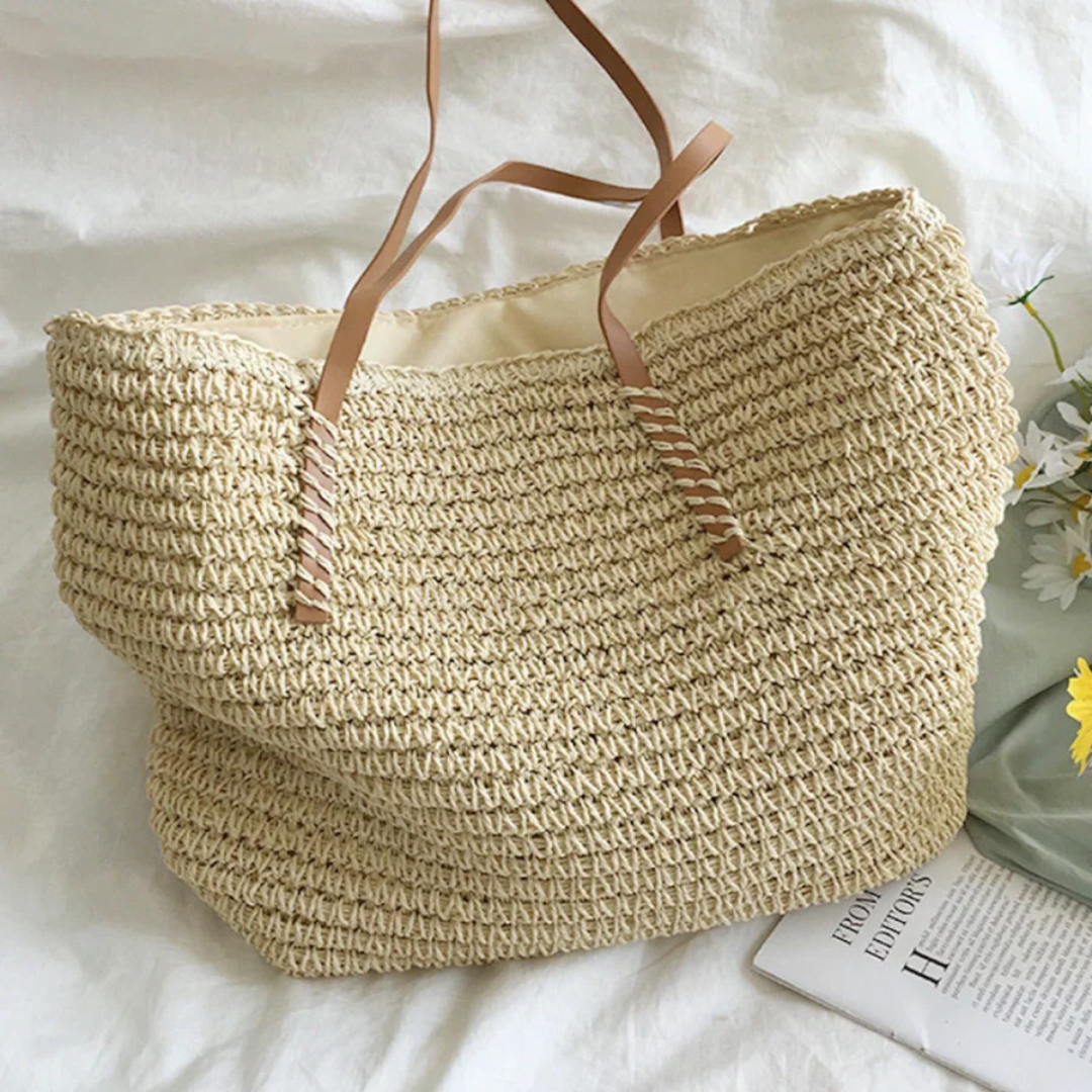 Woven Chic Handbag with Shoulder Strap for Everyday Use