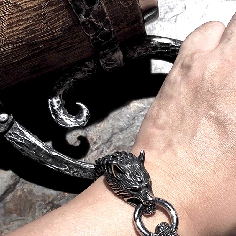Men's Vintage Wolf Dual-Head Bracelet for Strength