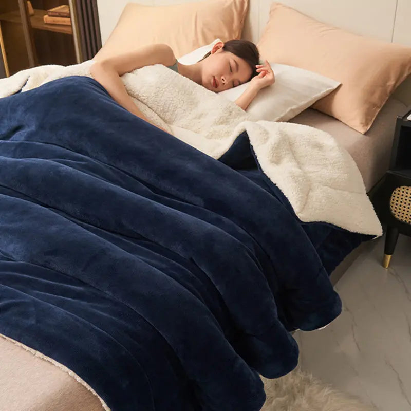 Reversible Velvet and Lambswool Blanket – Cozy for Every Season