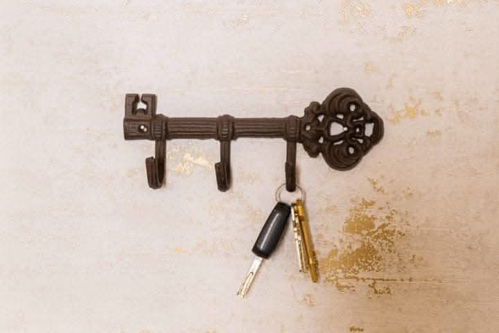 Vintage Key-Inspired Wall Hook with 3 Durable Hangers