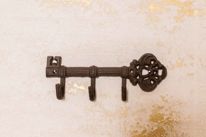 Vintage Key-Inspired Wall Hook with 3 Durable Hangers