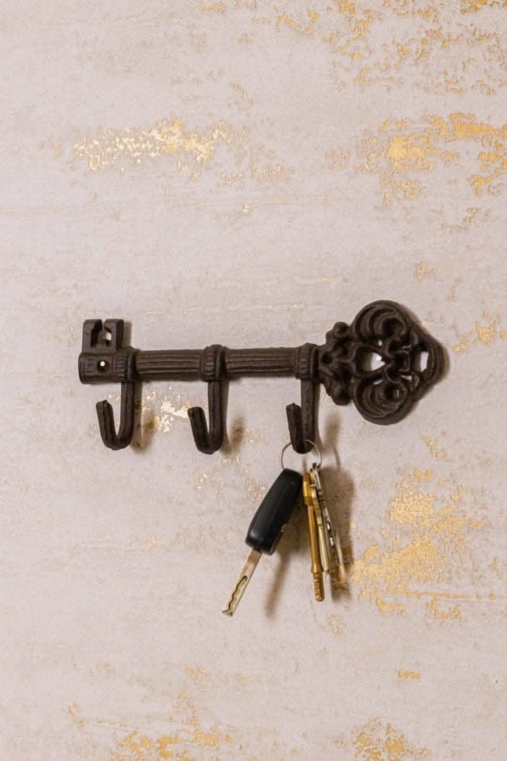Vintage Key-Inspired Wall Hook with 3 Durable Hangers
