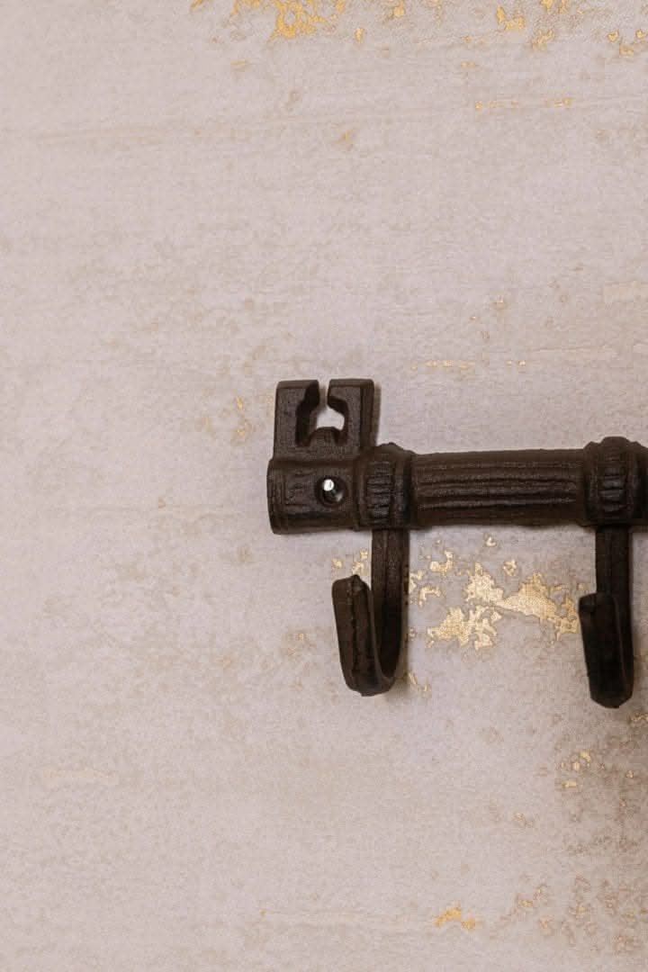 Vintage Key-Inspired Wall Hook with 3 Durable Hangers