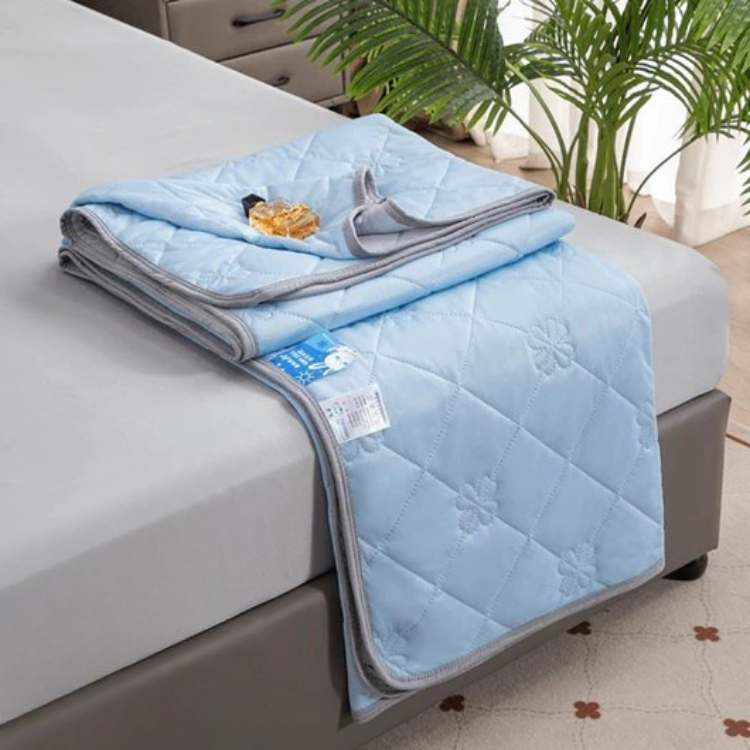 Breathable Quilted Summer Duvet for Warm Days and Hot Nights