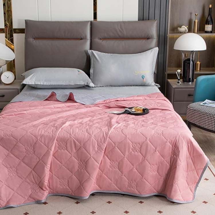 Breathable Quilted Summer Duvet for Warm Days and Hot Nights