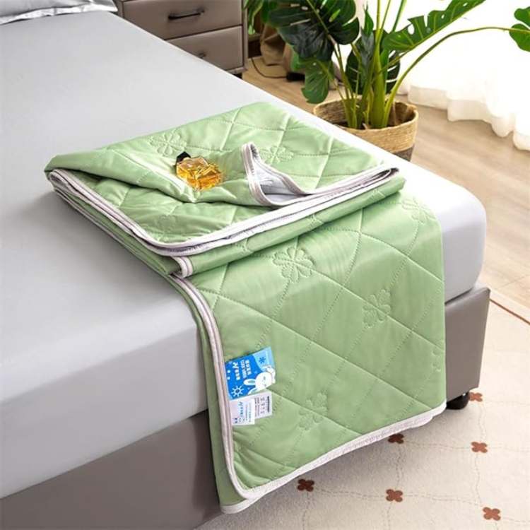 Breathable Quilted Summer Duvet for Warm Days and Hot Nights