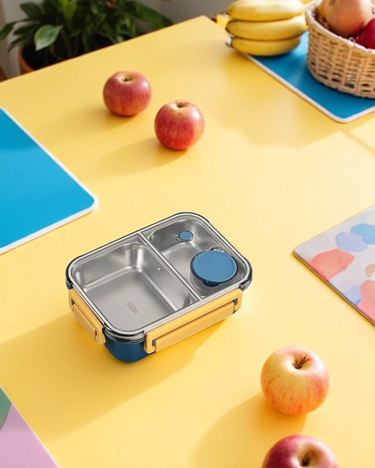 Insulated Lunchbox for On-the-Go – Stylish and Functional Design