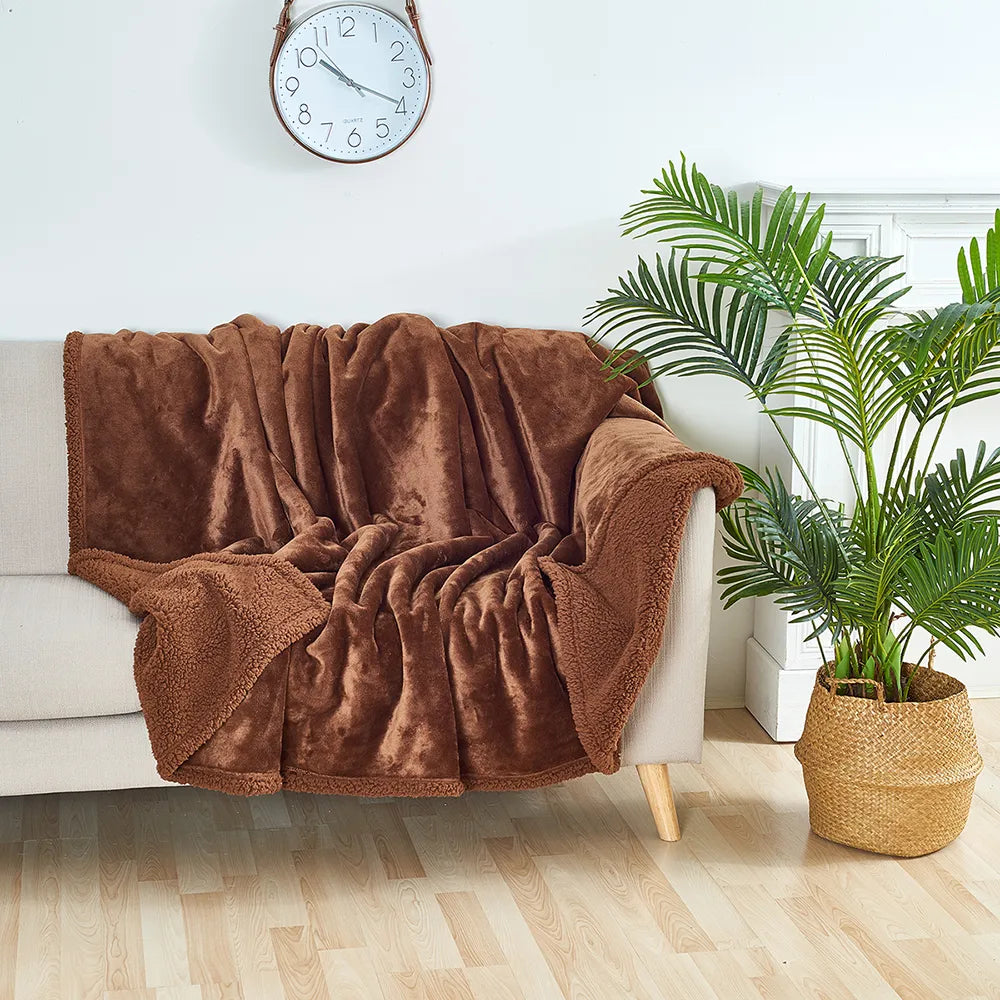 Waterproof Blanket – Reversible, Stain-Resistant & Soft Plush Design